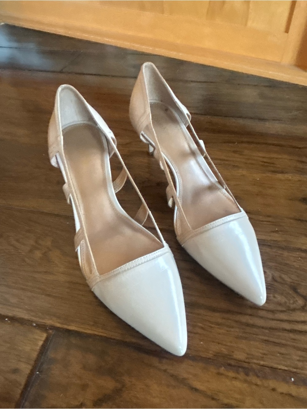 Calvin Klein Ivory Patent Pointed Toe Cutout Kitten Heel Pumps Sz. 9.5